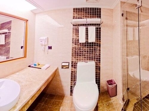 Гостиница Yiaihu Hotel в Хуангане