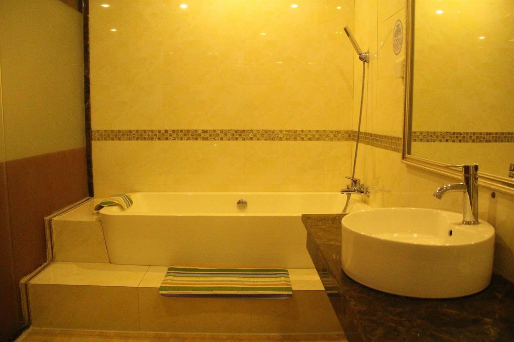 Фото GreenTree Inn Guangzhou Jichang Road Express Hotel