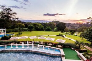 Гостиница Hemingways Nairobi