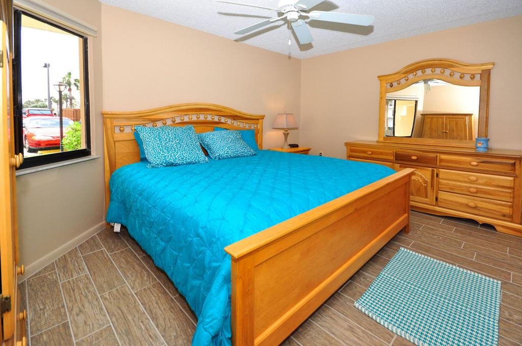 Фото Pet Friendly, 2 Bedroom, 2 Bath - Ocean Village Club P19