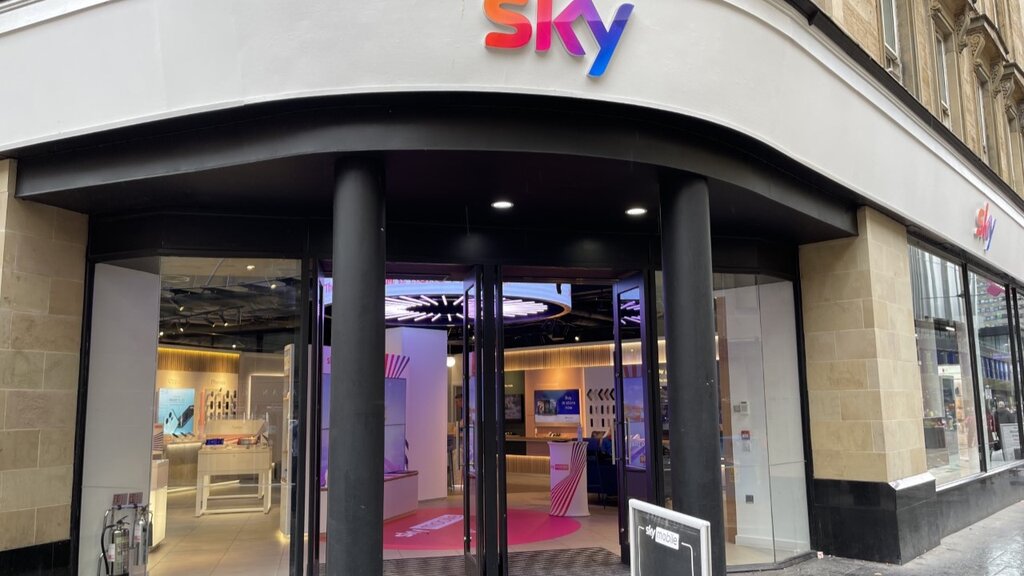 Mobile phone store Sky, Glasgow, photo