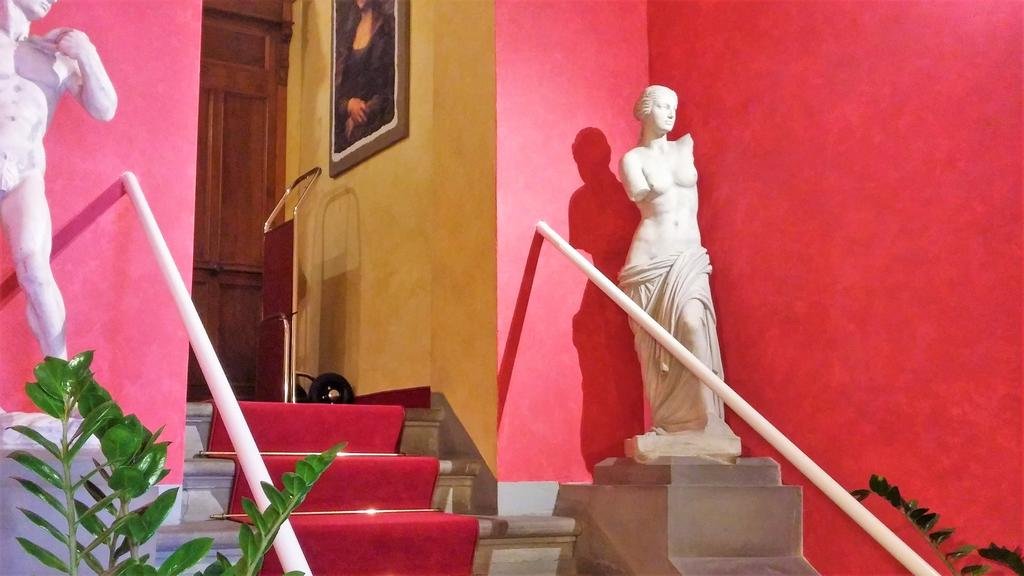 Фото Hotel Tourist House