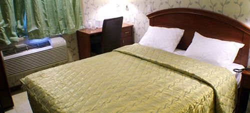 Фото Knights Inn Brooklyn Sunset Park