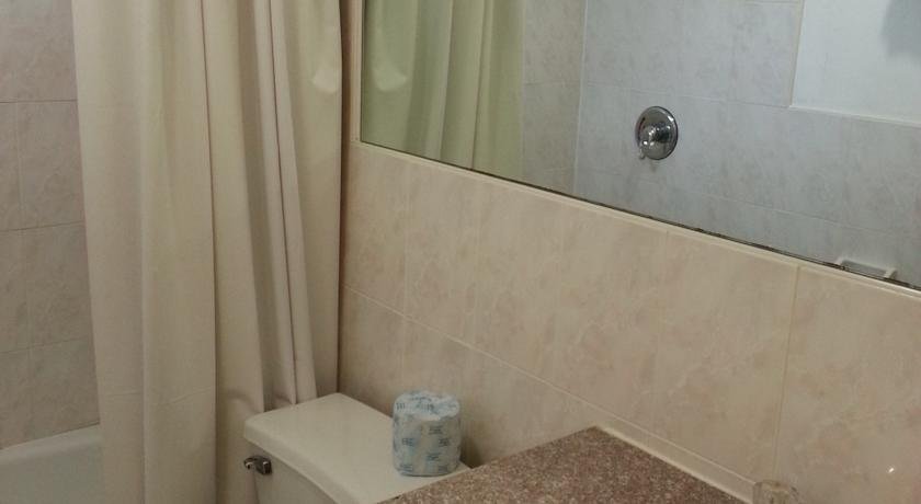 Фото Americas Best Value Inn Avenel Woodbridge