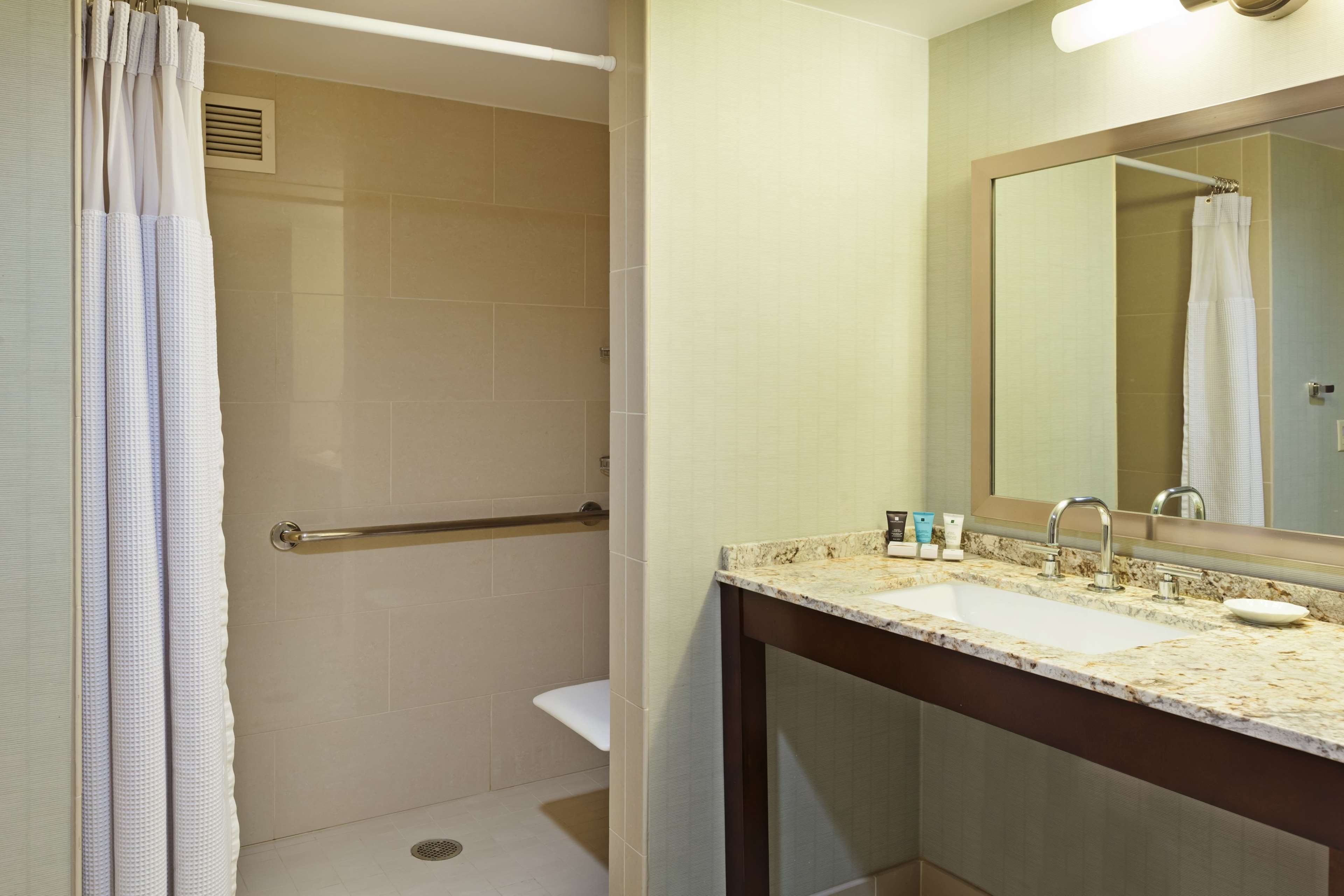 Фото Sonesta Redondo Beach & Marina