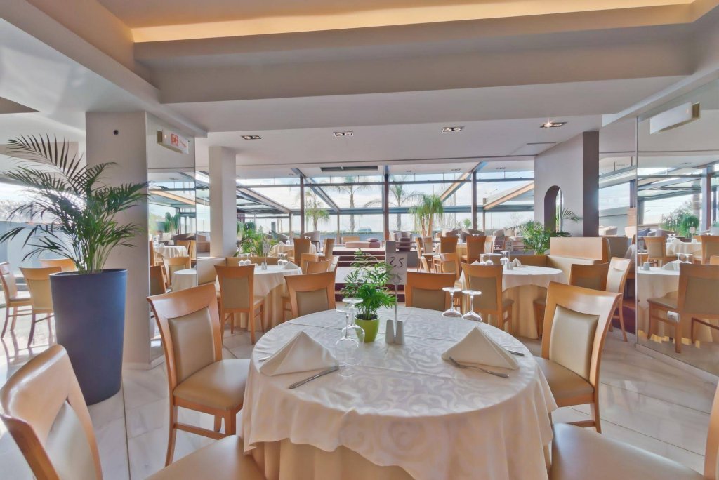 Фото Palace Hotel Glyfada