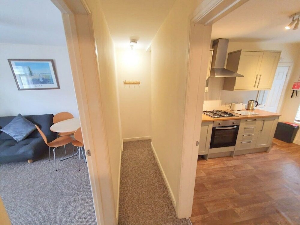 Фото 2-bed Flat With Superfast Wi-fi Dw Lettings 29br