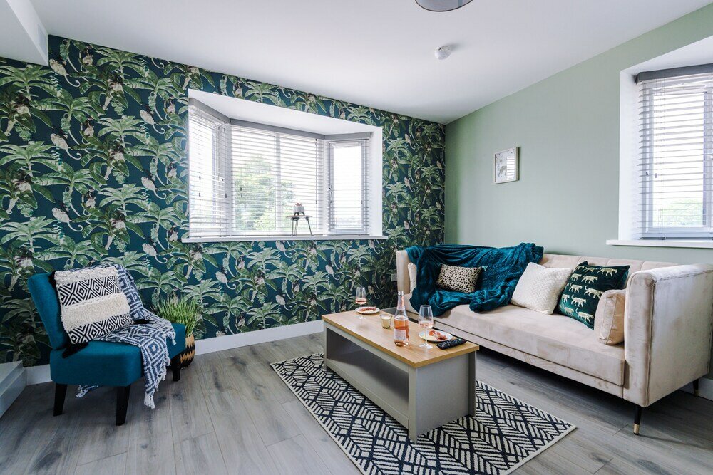 Фото One&Two Bedroom Luxe Apts near Trafford