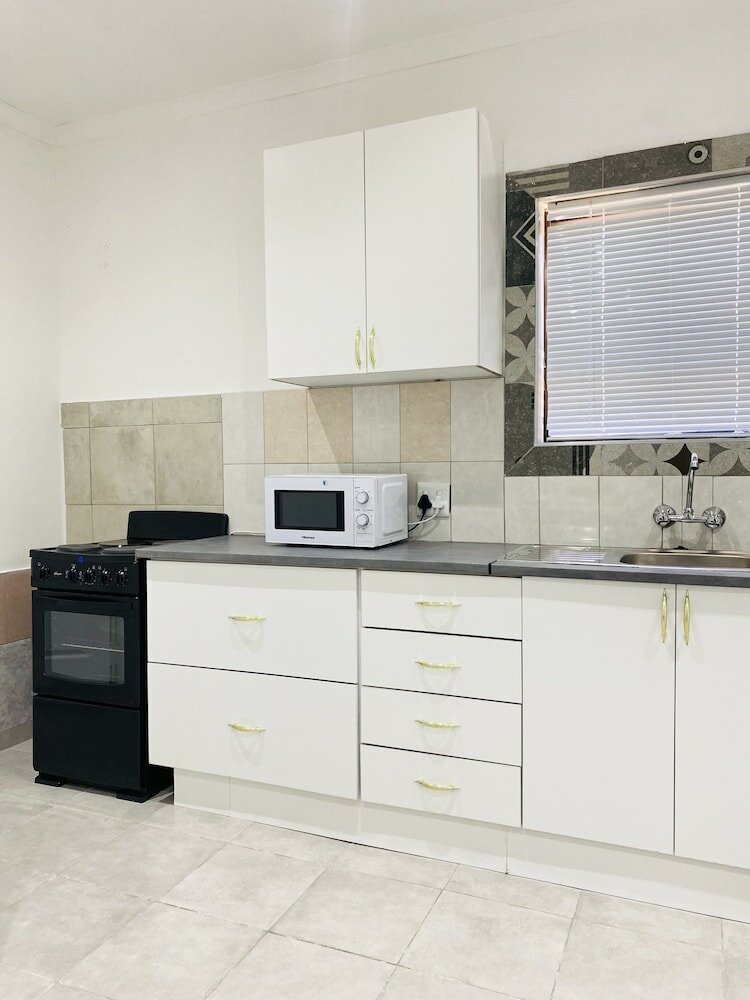 Фото Airport Royal Guest House