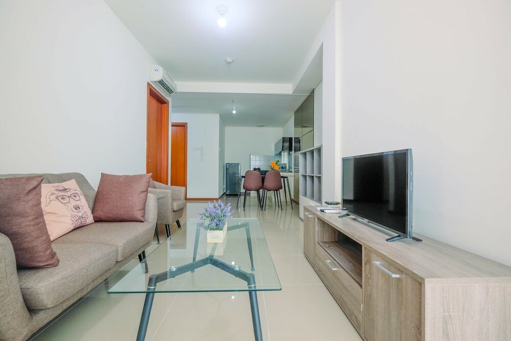 Фото Cozy and Minimalist 2br Green Bay Condominium Apartment