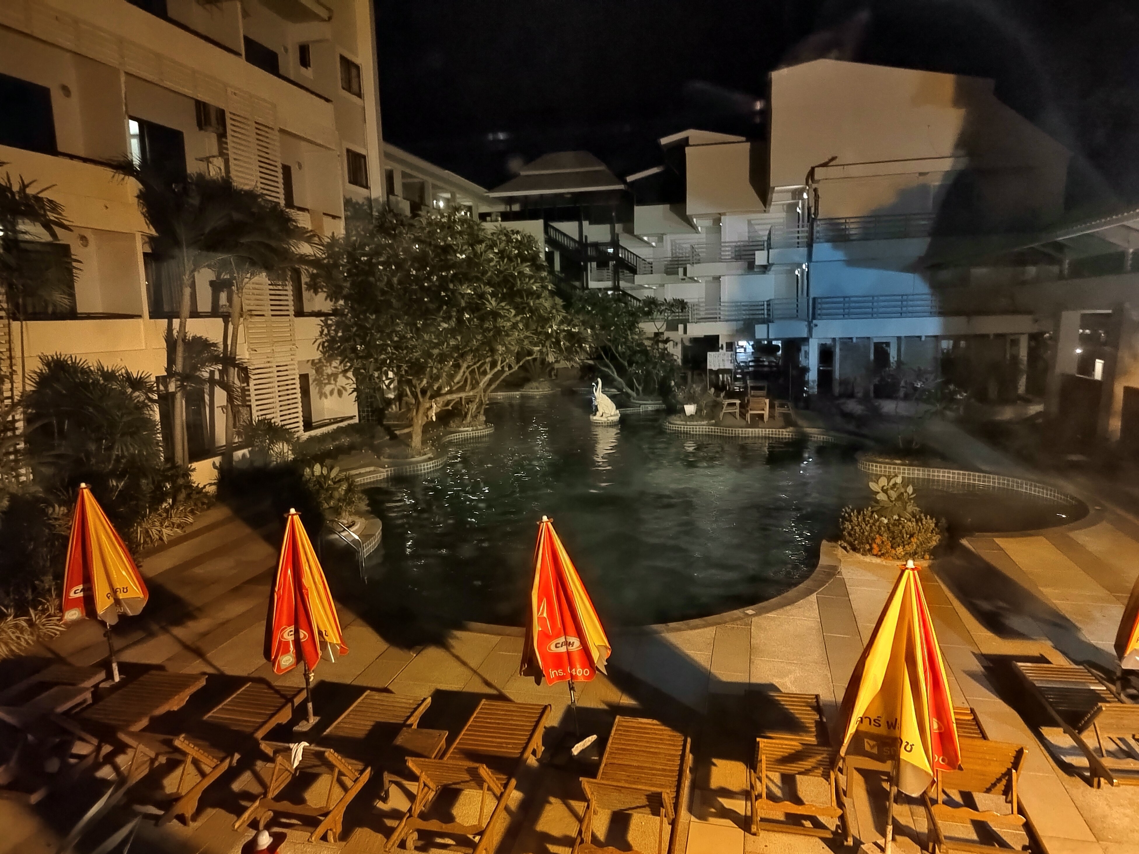 Фото Sea Breeze Jomtien Resort