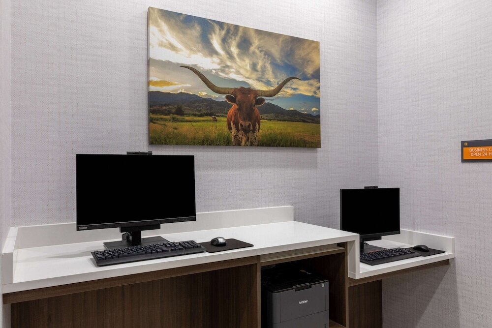 Фото La Quinta Inn & Suites by Wyndham Round Rock near Kalahari