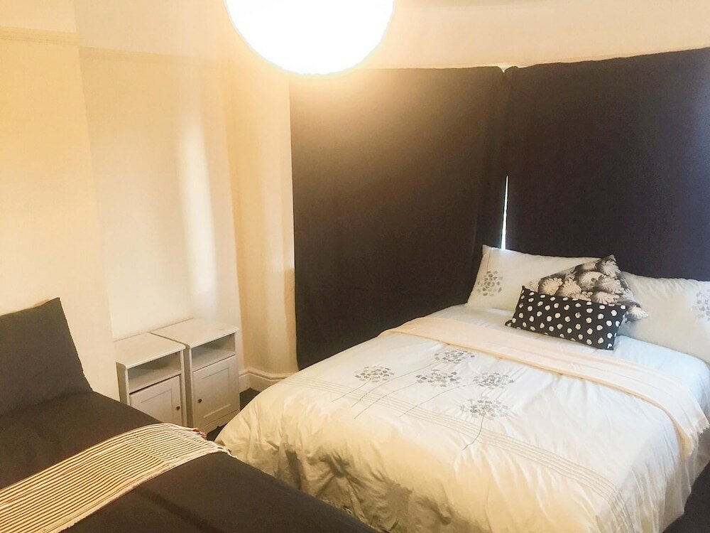 Фото North London Cottage