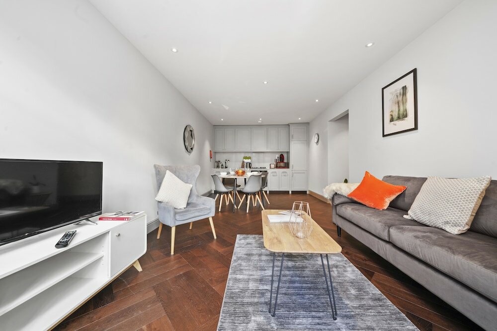 Фото Executive Apartments in the Heart of London, Free WiFi by City Stay London