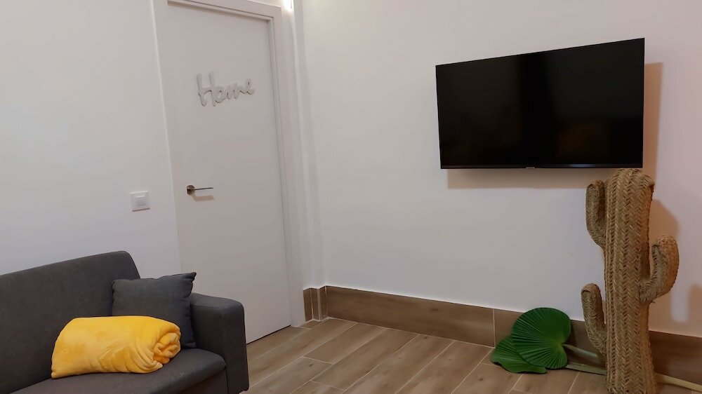 Фото Calle de Esteban Terradas 3 bajo