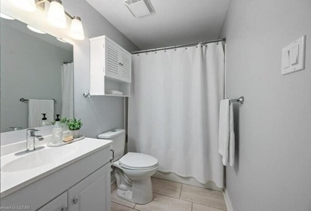 Фото Globalstay. Elegant 3 Bedroom Townhouse in London