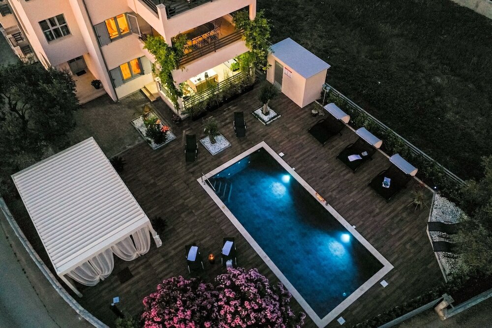 Фото Villa Olive Garden Apartments