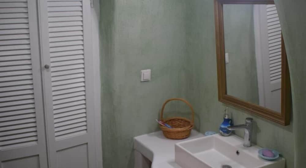 Фото Tzannis Cave House