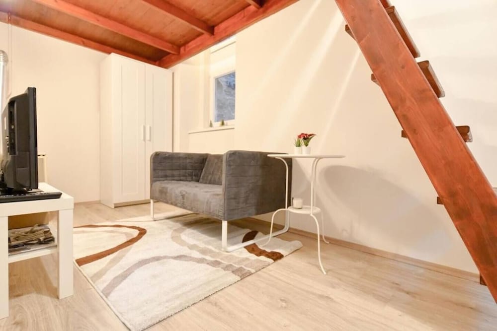 Фото Cosy studioflat in downtown BP, Hársfa str