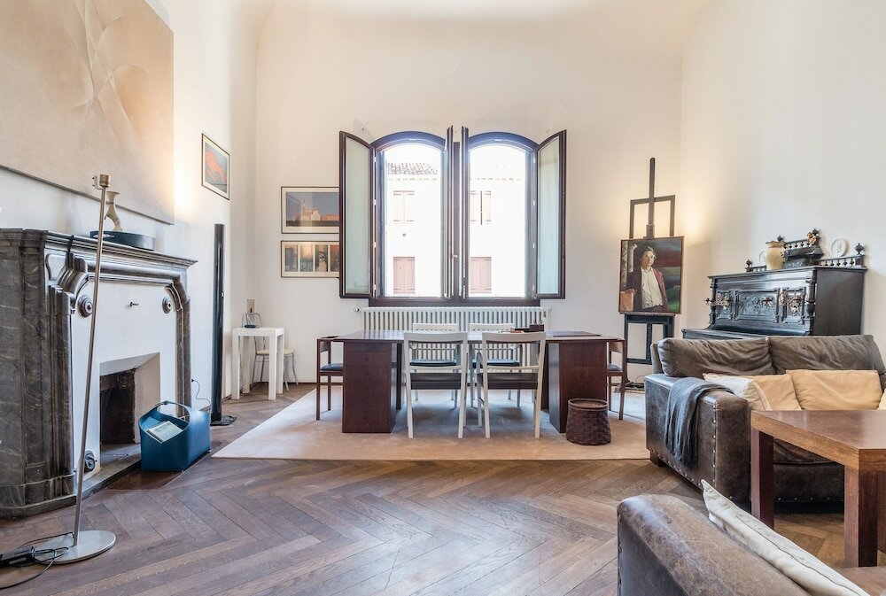 Фото Red House close to Accademia Bridge