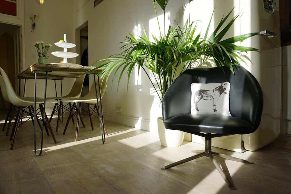 Фото Beautiful Canalside 1-bedroom Flat With Terrace