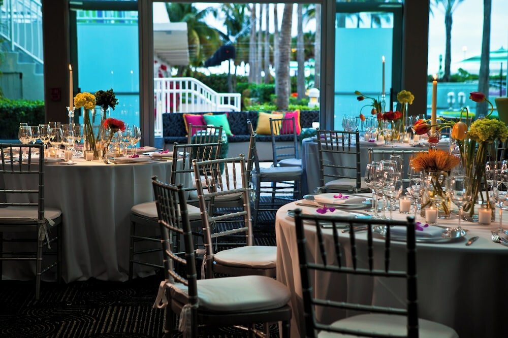 Фото Kimpton Surfcomber Hotel, an Ihg Hotel