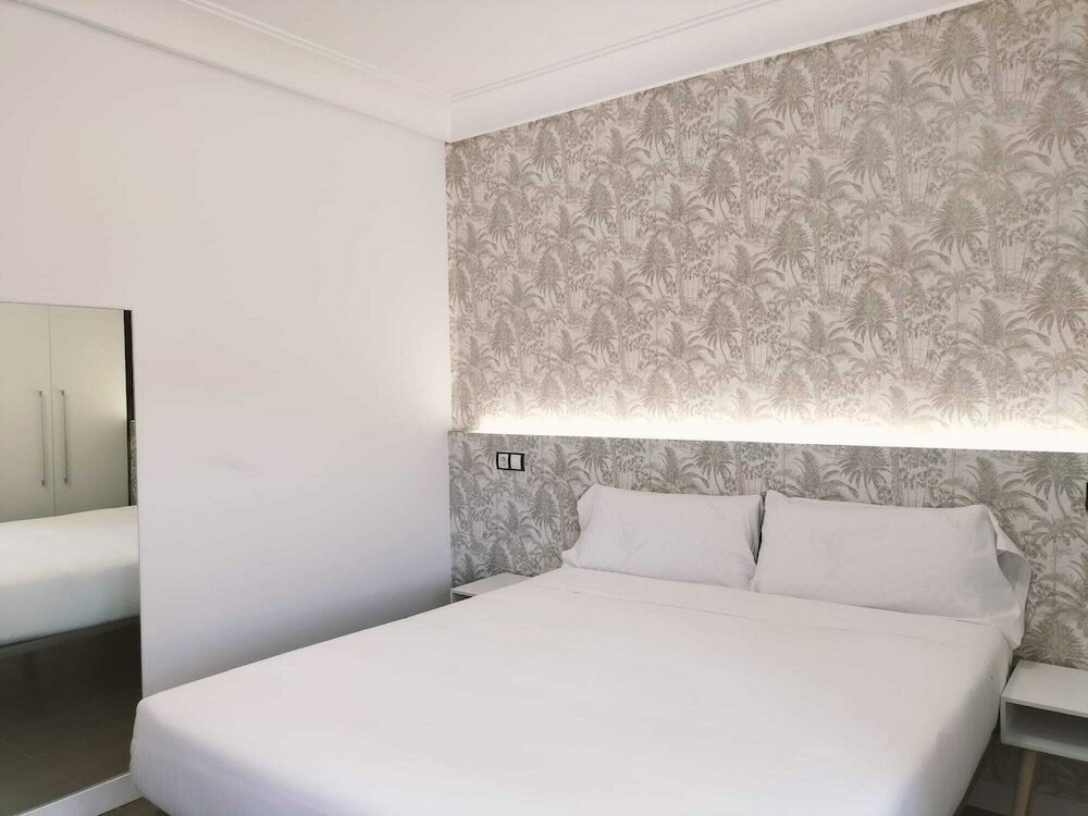 Фото Hostal Gonzala by gaiarooms