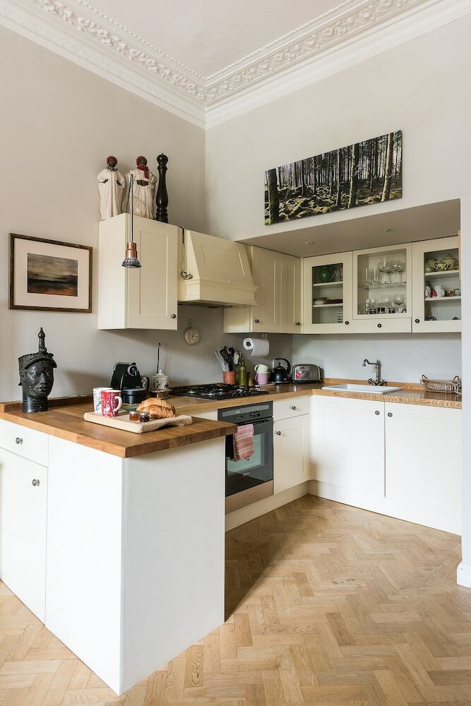 Фото Distinctive Kensington 1-bed flat