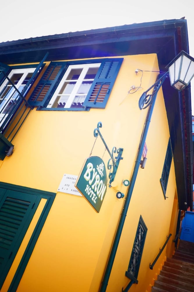 Фото Byron Hotel