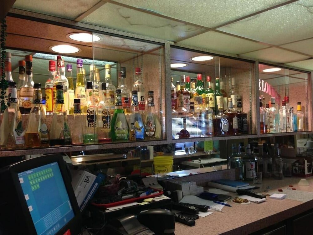 Фото Sundre Motor Inn