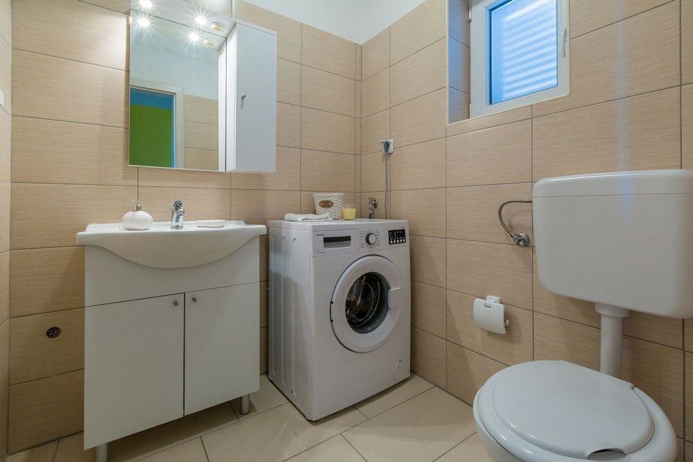 Фото Tomica - Open Pool - A4 Dvoetažni