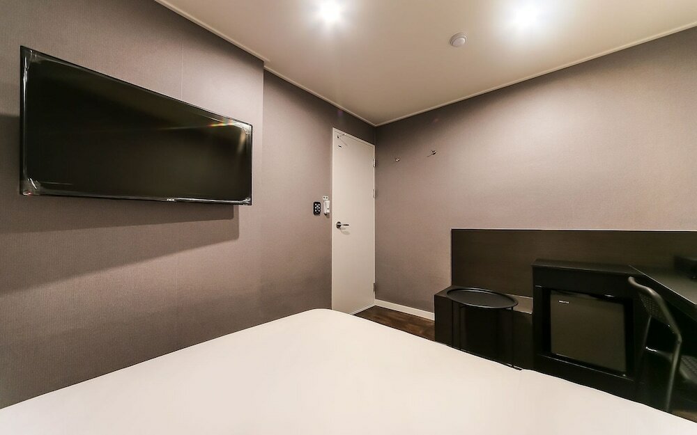 Фото Changwon Jinhae Hotel Lrui