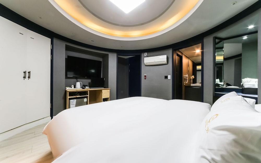 Фото Changwon Sangnamdong Hotel Jm