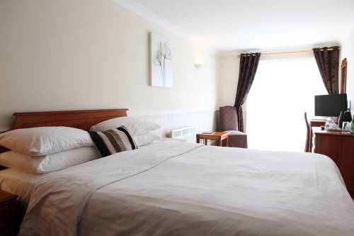 Фото Newbury Manor Hotel