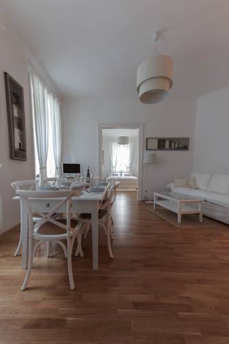 Фото Beautiful Home - Riverside Apartment