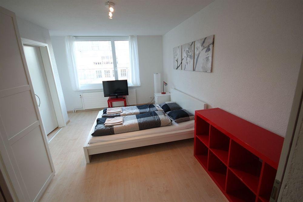 Фото HITrental Letzigrund - Apartment