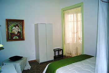 Фото BeeClaire Guest House