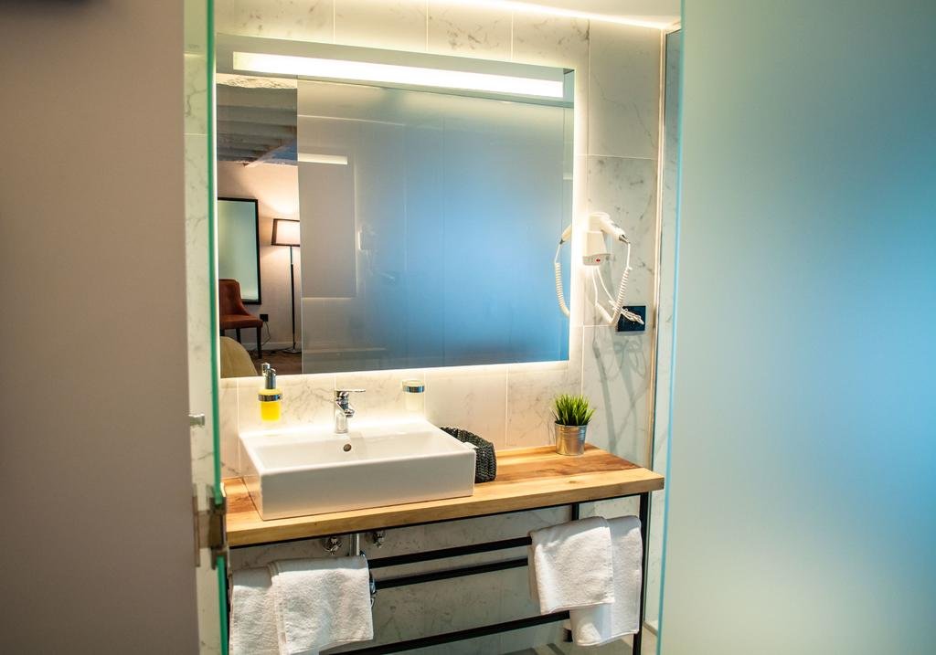 Фото Nomad Luxury Suites