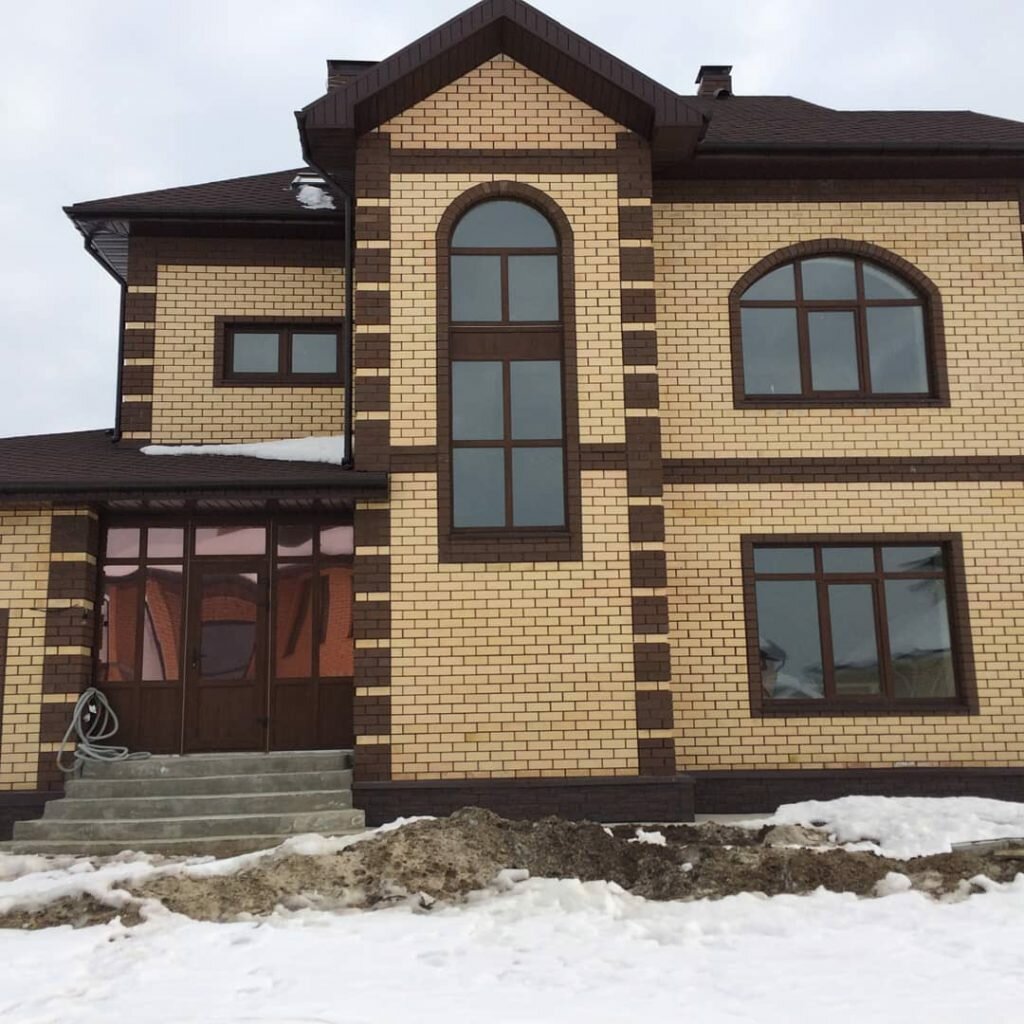 Дом из кирпича слоновая кость