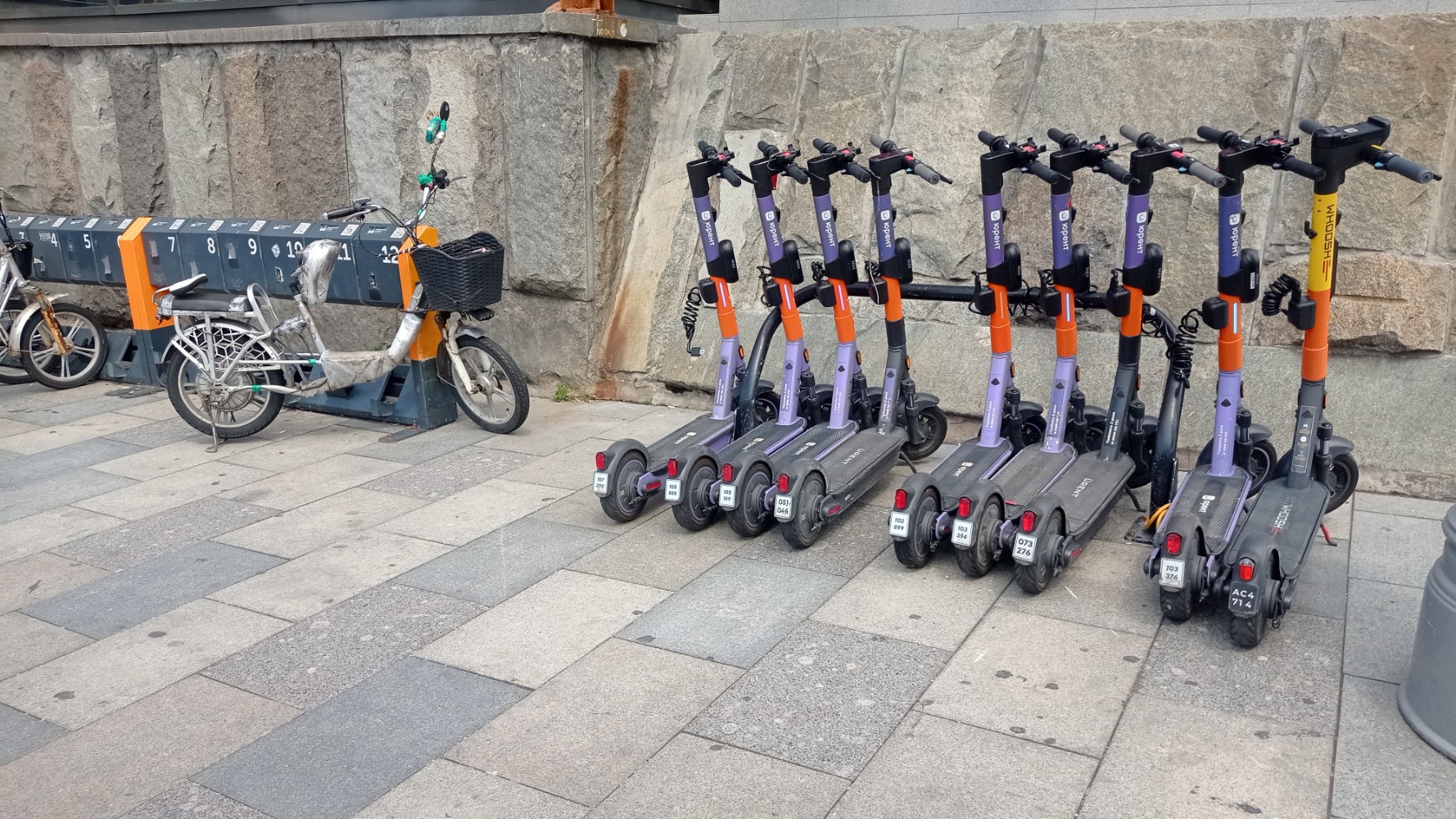 В мессенджере Max заработал сервис для жалоб на электросамокаты