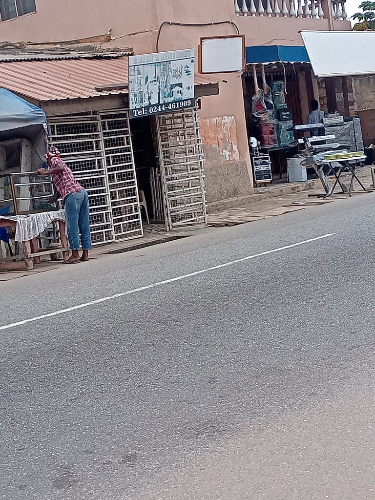 Clothing store Queens venture, Accra, photo