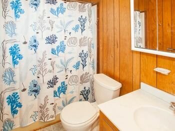 Гостиница Brownley Beach 5 Bedrooms 2.5 Bathrooms Cottage в Вирджиния-Бич