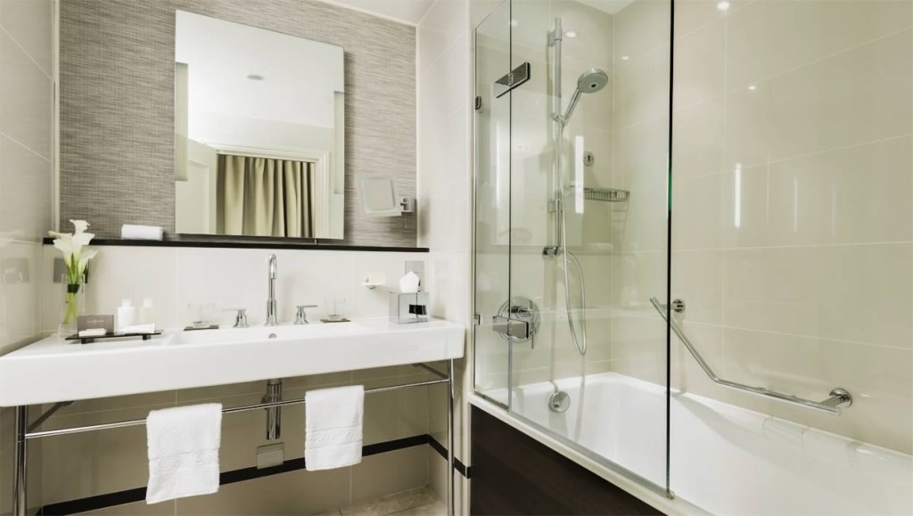 Фото St. James' Court, A Taj Hotel, London