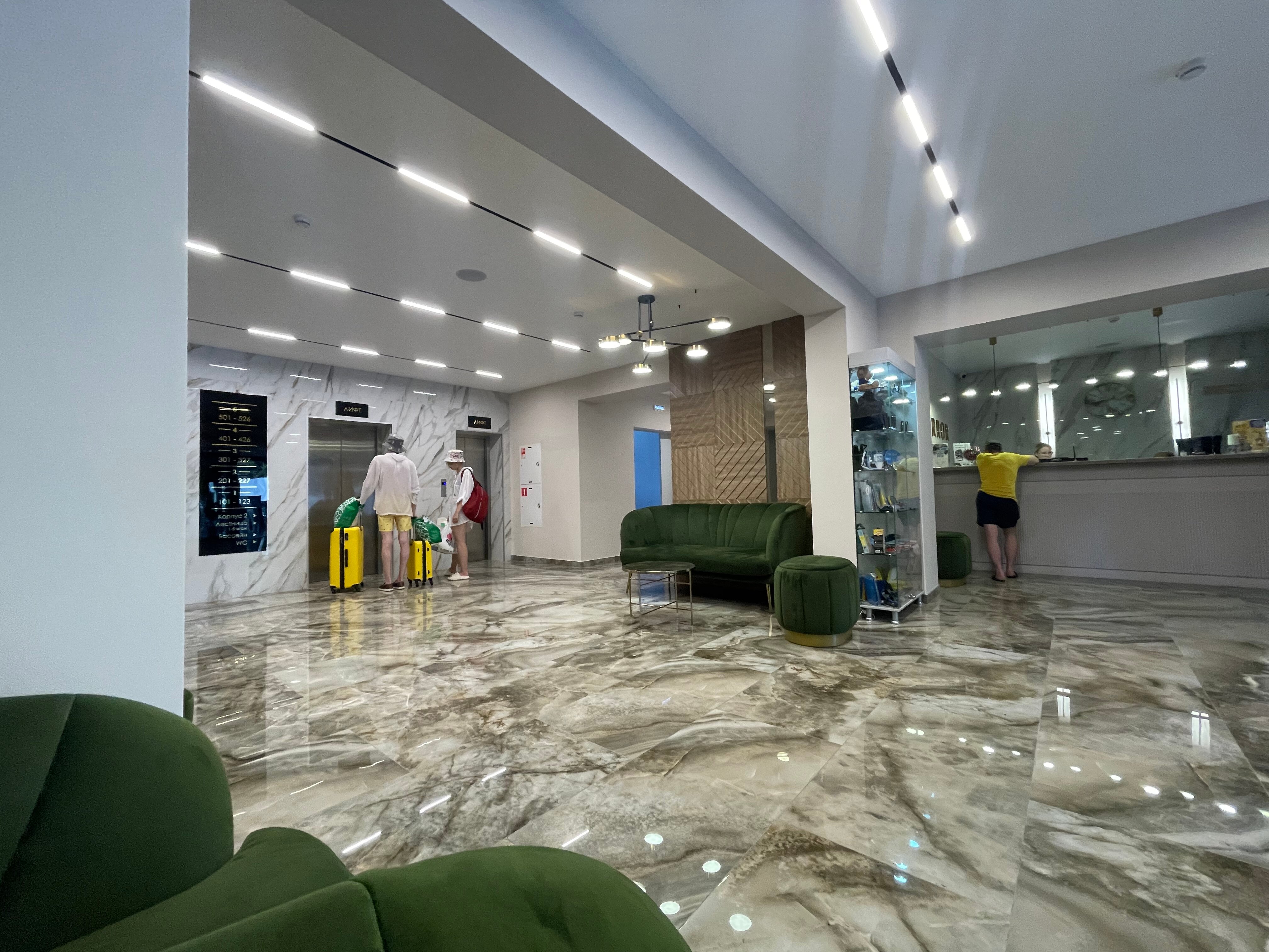 Фото Mirror Family