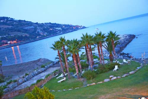 Фото Aregai Marina Hotel & Residence