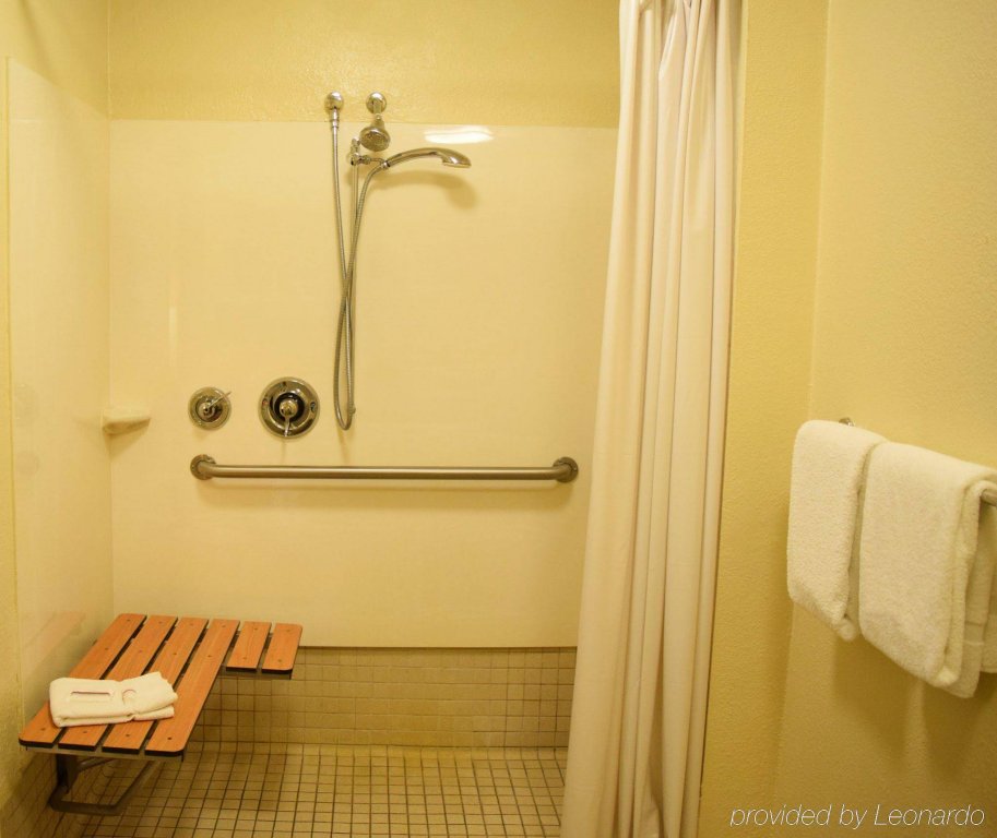 Фото Red Roof Inn Plus+ University at Buffalo - Amherst