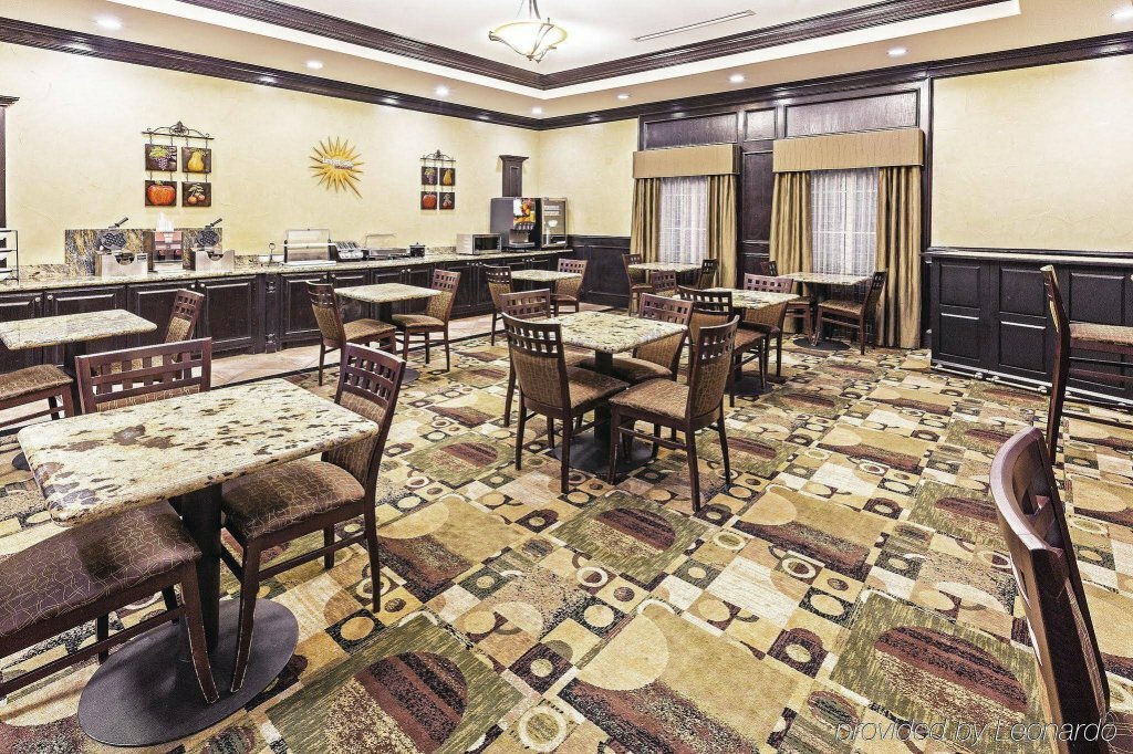 Фото La Quinta Inn & Suites by Wyndham Dfw Airport West Bedford