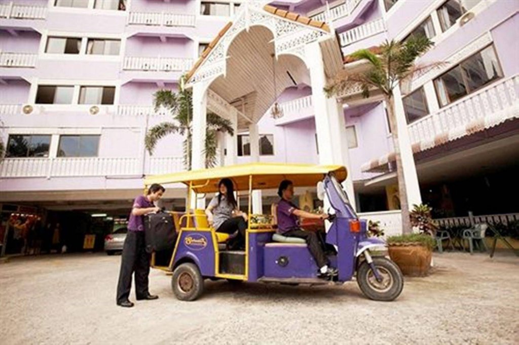 Фото отеля 2