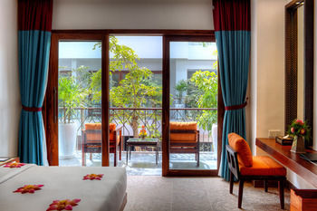 Фото Golden Temple Retreat