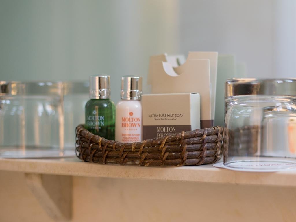 Фото The Pillars Hotel & Club